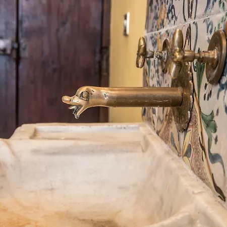 Il Teatro Di Nerone ナポリ